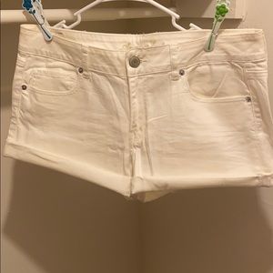 NWOT White American Eagle shorts size 14